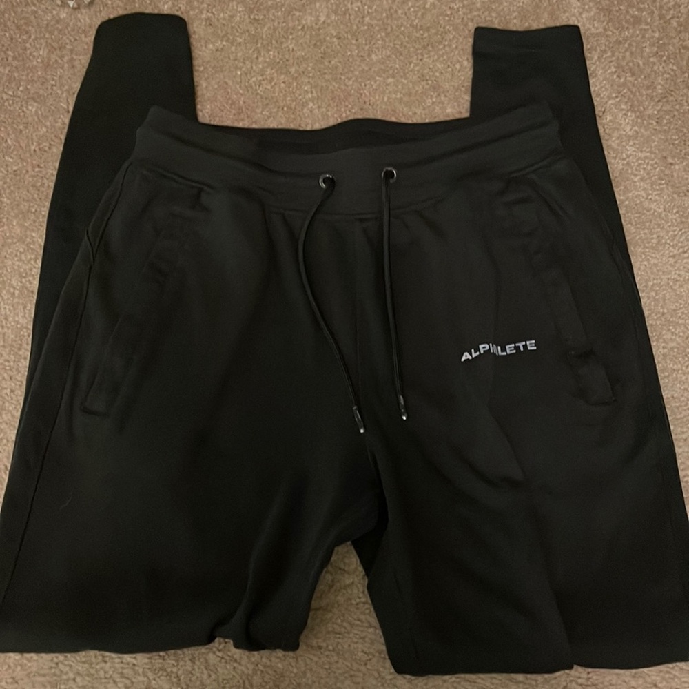 Alphalete essential jogger size medium